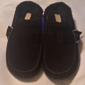 REVITALIGN Black Fuzzy Women's Slippers